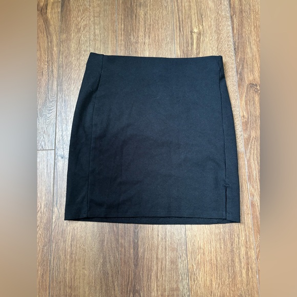 Black Forever 21 Mini Skirt - Picture 1 of 3
